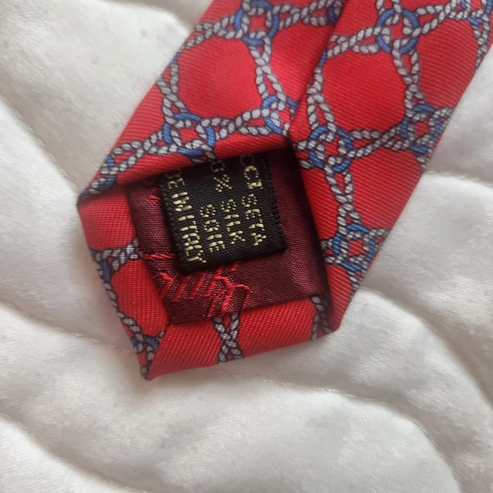 Elegant Red Patterned Tie